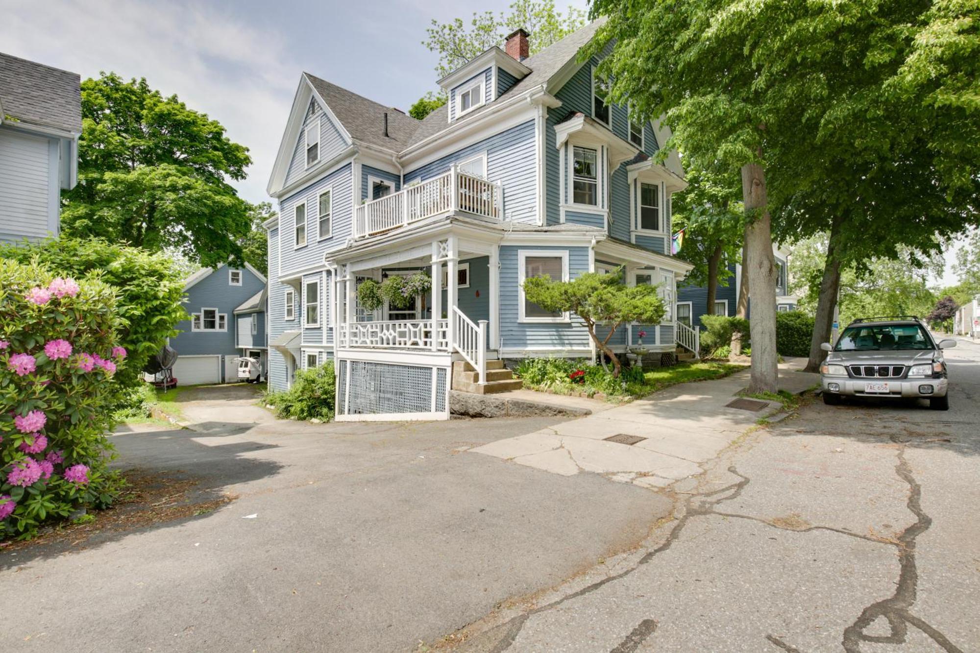 Quaint Beverly Townhome Walk To Beach And Downtown! エクステリア 写真