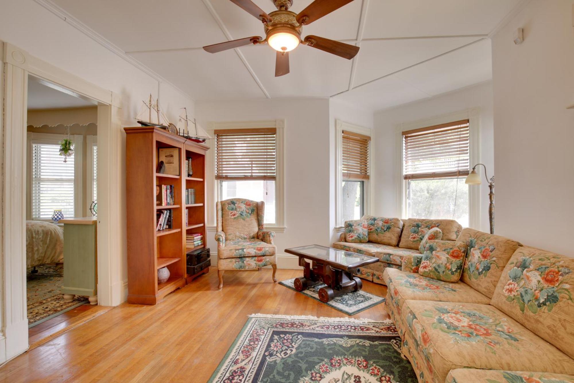 Quaint Beverly Townhome Walk To Beach And Downtown! エクステリア 写真